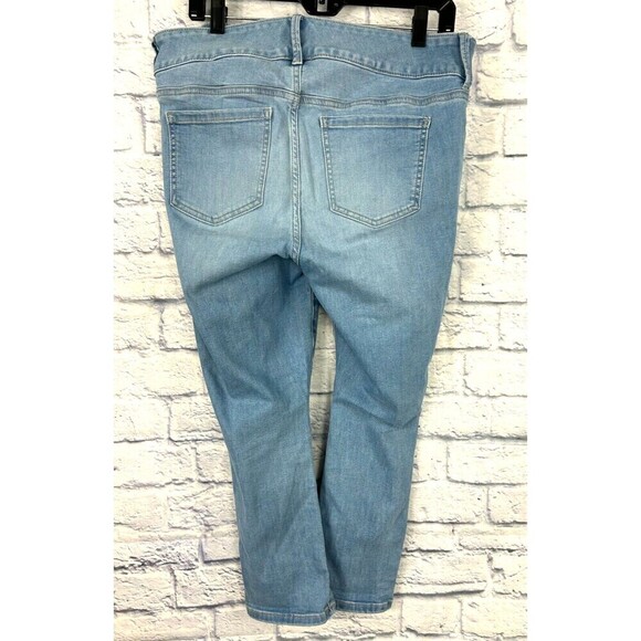 Torrid Jeans Womens 12 Light Blue Wash Crop Jegging Super Soft Distressed Torn - Picture 3 of 12